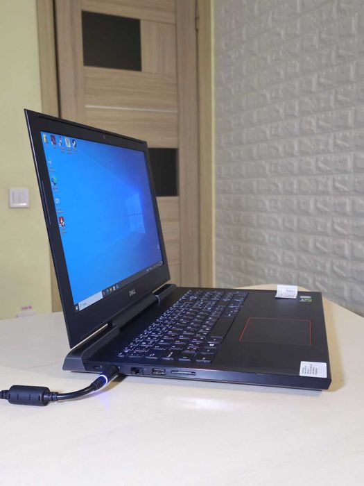 Ноутбук DELL Inspirion P72F 16" Core I7-7700/16Gb/SSD 256Gb/GTX1060