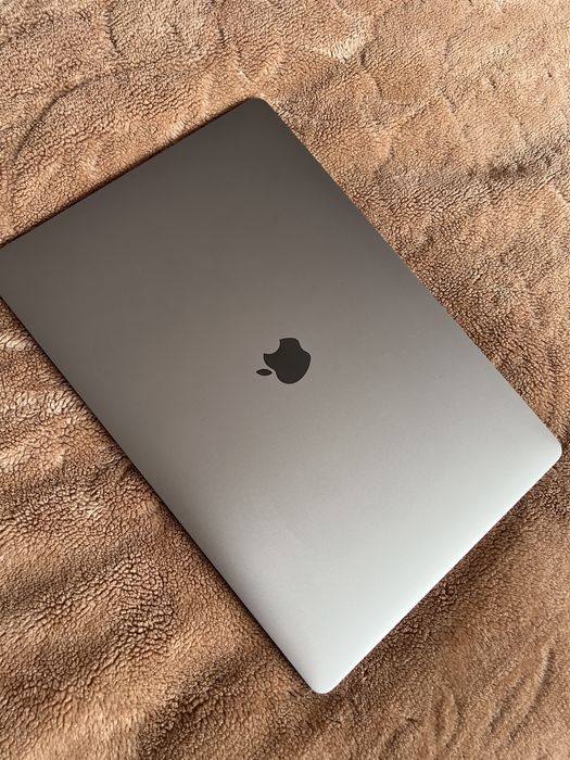 Macbook Pro 2019 i7 16 gb ram 512 Gb a2141