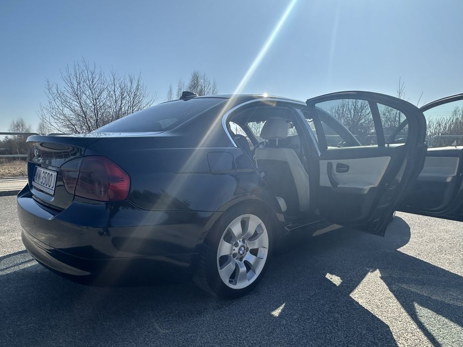 BMW e90 330i 2005 r  doinwestowana