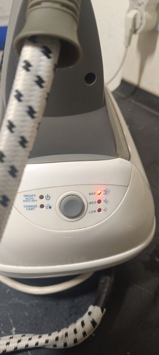 Ferro de engomar com caldeira Becken