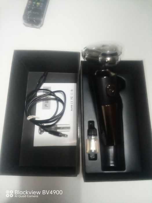 Vendo máquina de barbear semi nova