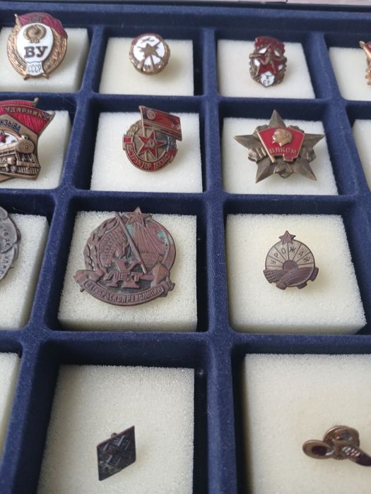 Знаки у важкому металі с гайкою