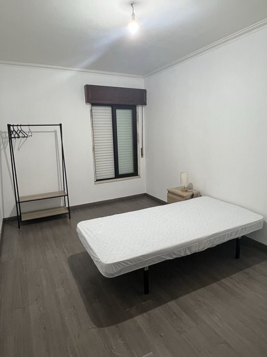 Alugo quarto suite Individual/Casal