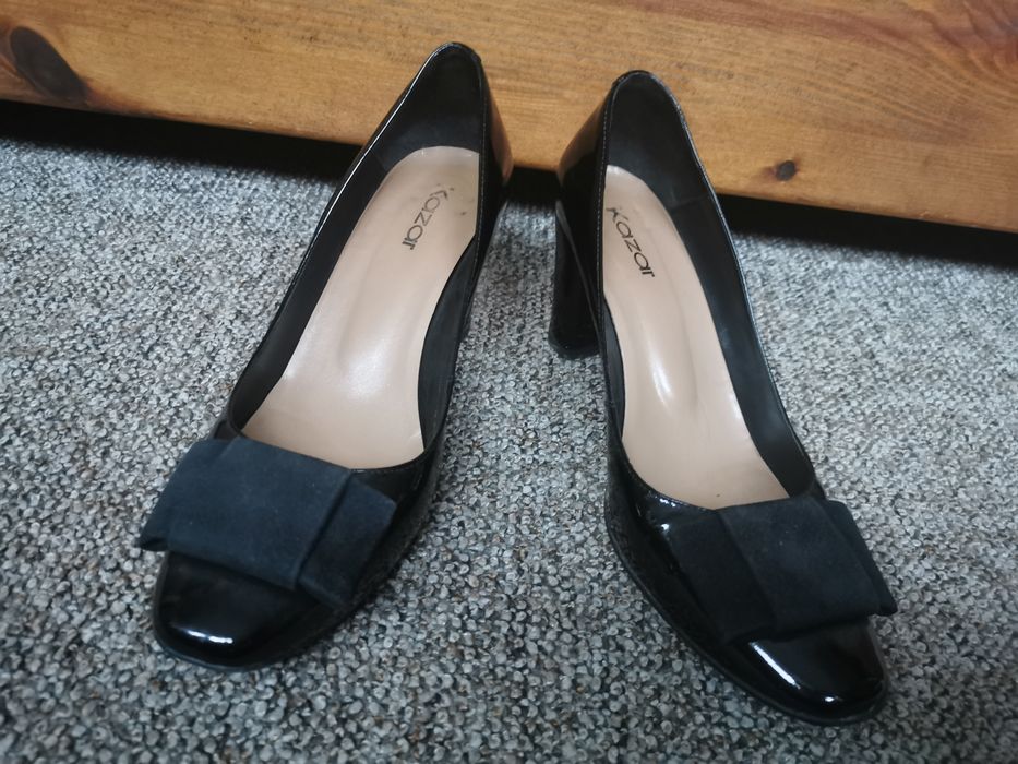 Kazar lakierki 37 czółenka na słupku 7 cm