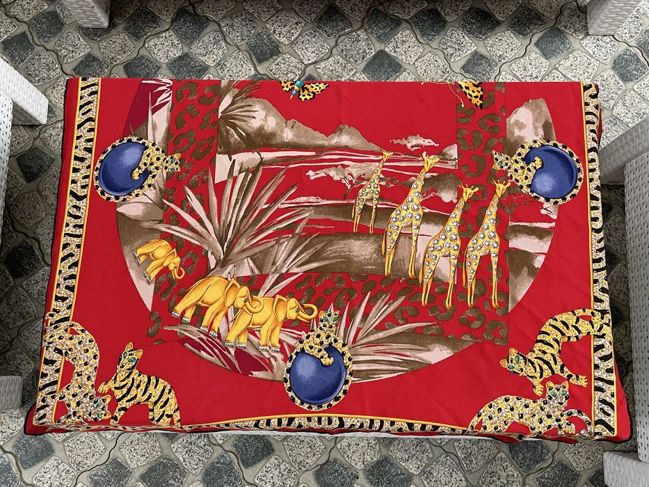 Вінтажна шовкова хустка Cartier, червона з пантерами, оригінал