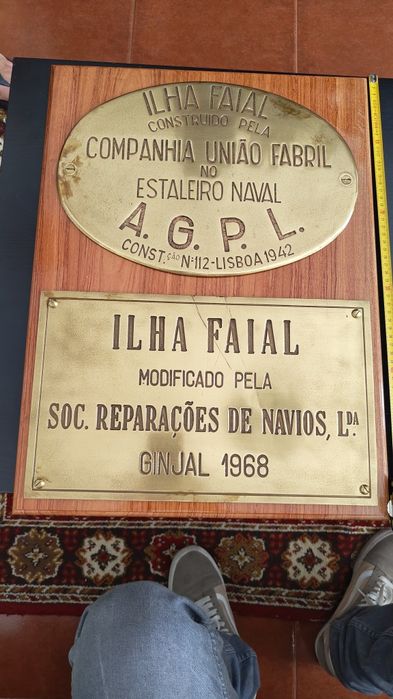 Placas de construção e modificação do navio "Ilha Faial"