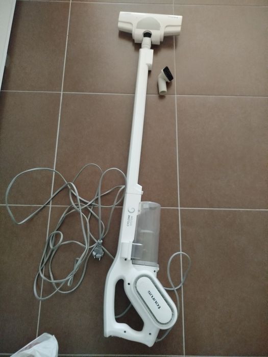 Aspirador Taurus vertical com fio