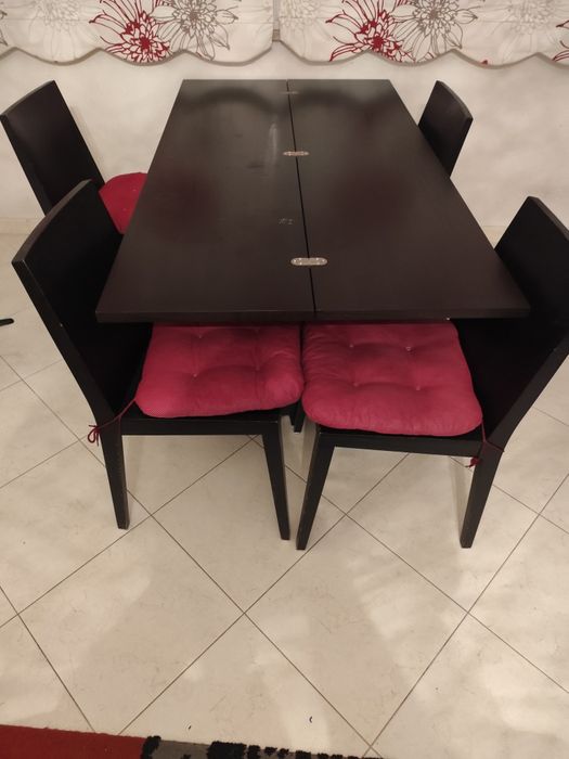 Mesa de jantar retrátil com 4 cadeiras