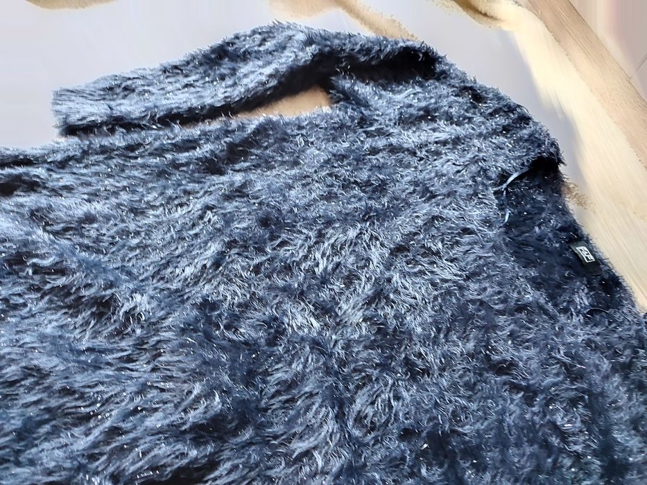 Sweter damski s/m  F&F granatowy  z błyszczącą nitka
