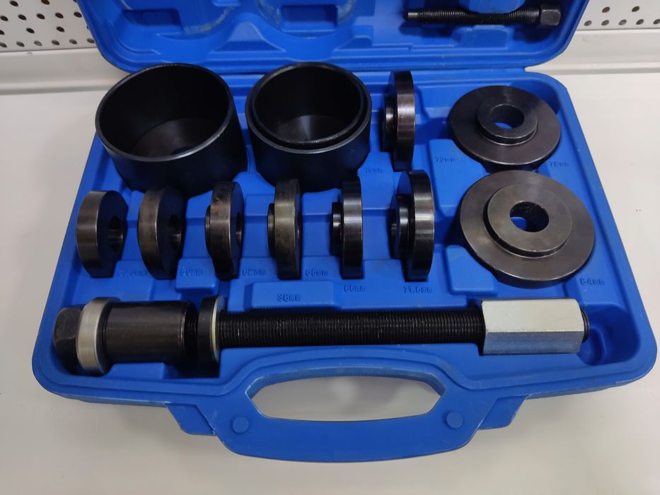 Набір знімачів сайлентблоків/ підшипників маточини 17 ел. GEKO G02740