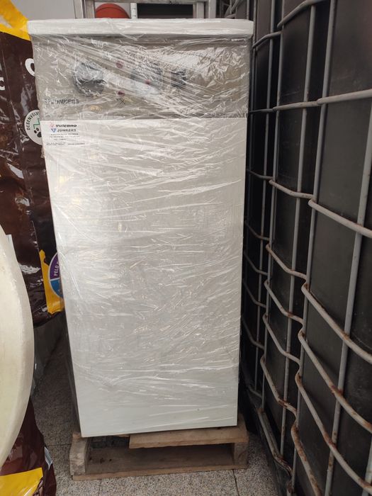 Caldeira da marca JUNKERS+ oferta do depósito de gasóleo