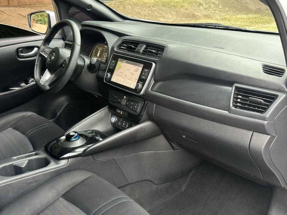 Nissan LEAF SL Plus      2020