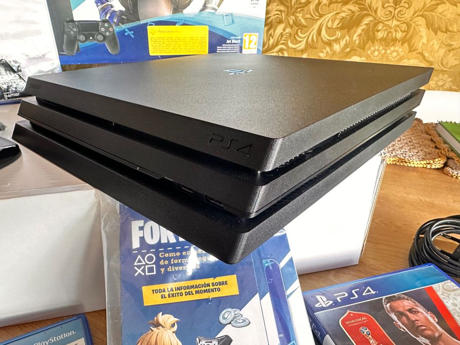 Vendo PS4 Pro 1TB - 4K HDR - Topo de Gama - IMACULADO