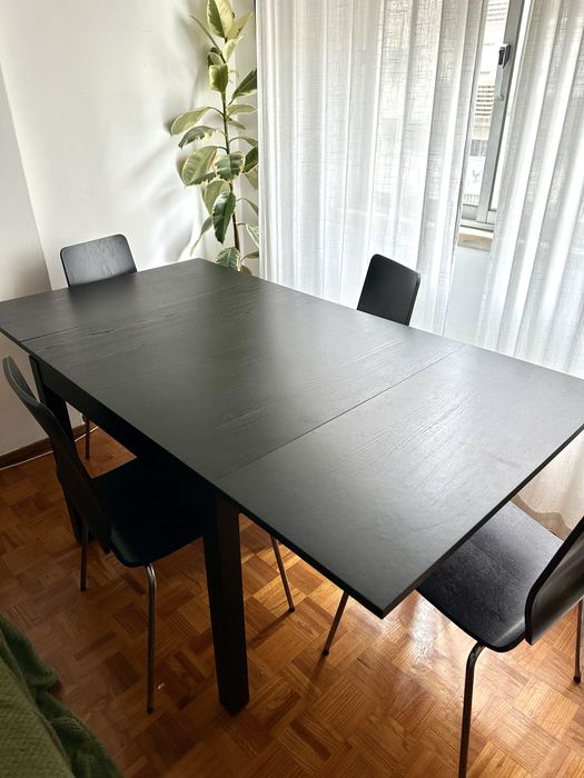 Mesa de jantar preta Extensivel + 4 cadeiras