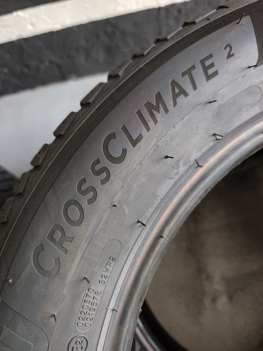 Pneus (2025) 215/60r16 Michelin Cross Climate 2 com 100% piso