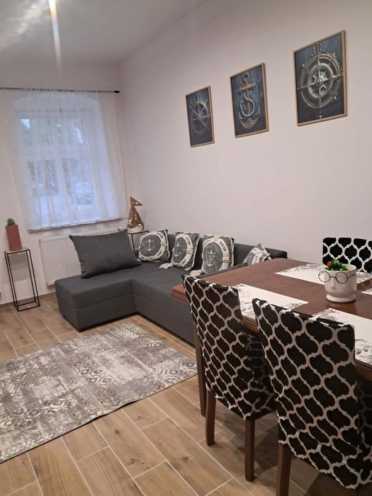 Apartament Giżycko centrum tel.514702182.   Cena 150-300 z ł  za  dobę Centrum  Parter  350 m. od Plaży miejskiej  Powierzchnia 41m2   Od 1 do 4 osób