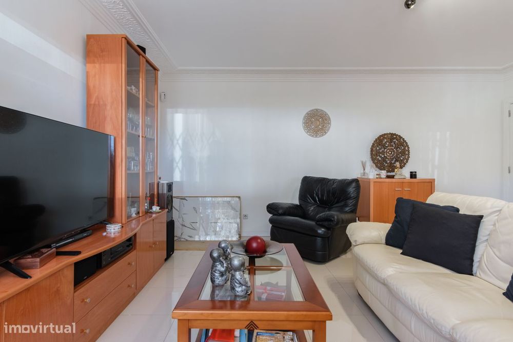 Apartamento T1 Remodelado em Massamá | Zona Central e com Elevador