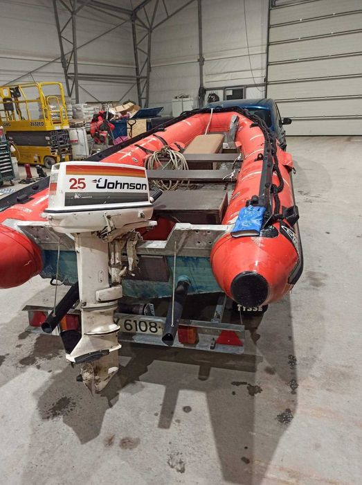 Ponton z silnikim sprzedaje to co na zdjeciu