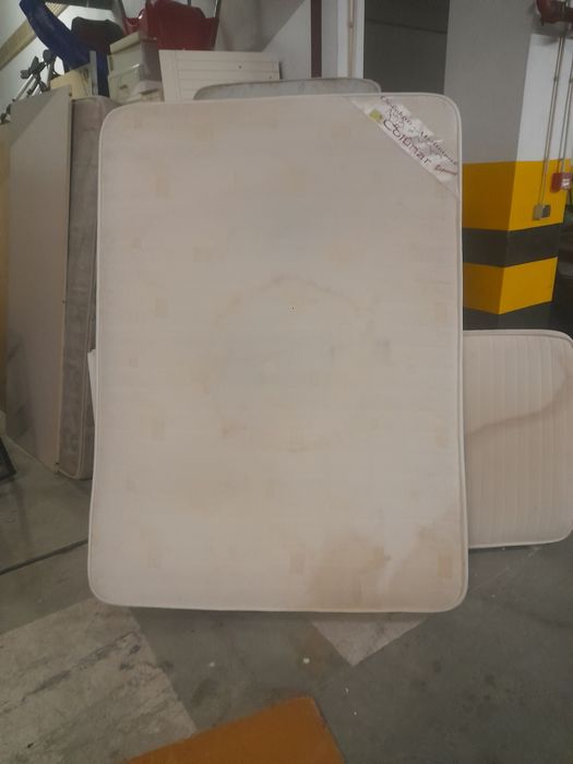 Colchões e espumas usados, várias medidas