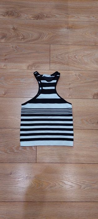 Czarno biały top Stradivarius