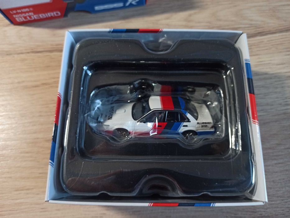 Nissan bluebird 1:64 TOMICA