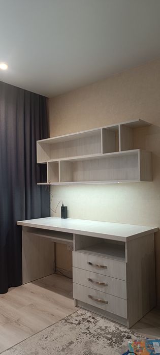 Стіл письмовий з полкою