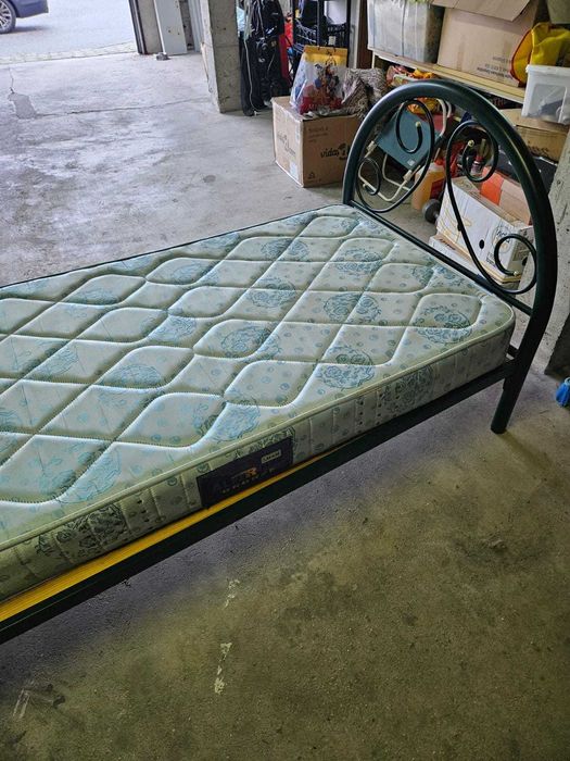 Cama solteiro com estrado e colchão