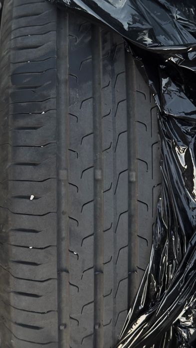 Par Continental EcoContact 6 215/60 R17.