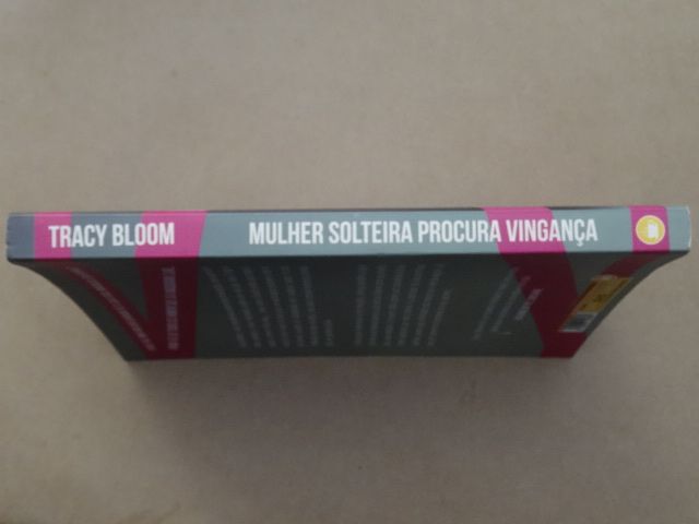 Mulher Solteira Procura Vingança de Tracy Bloom