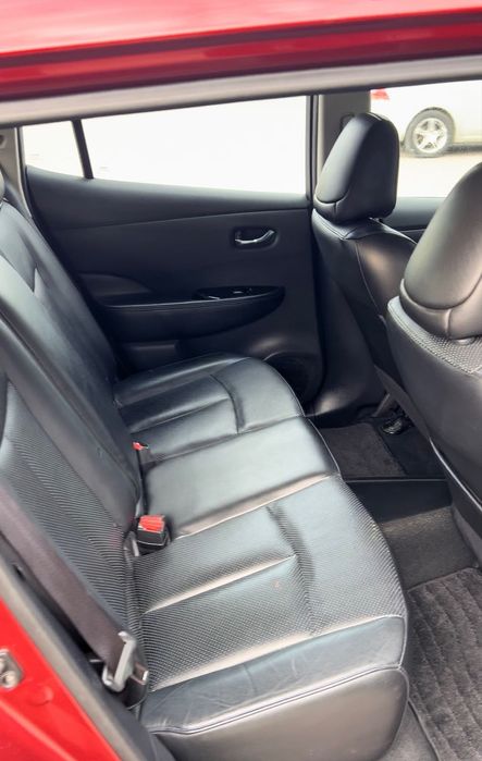Авто Nissan LEAF