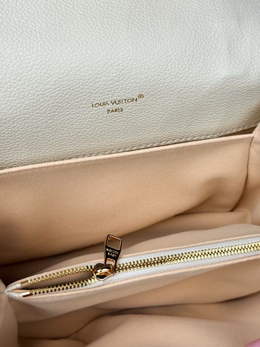 Сумка Louis Vuitton Pochette Metis East West Cream / Pink