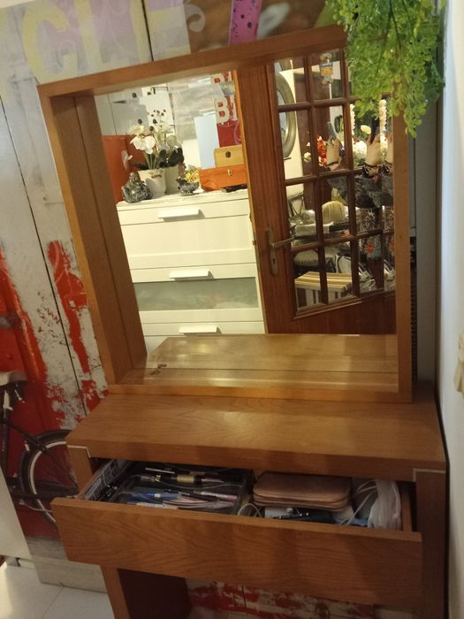 Penteadeira em pinho co espelho e gaveta