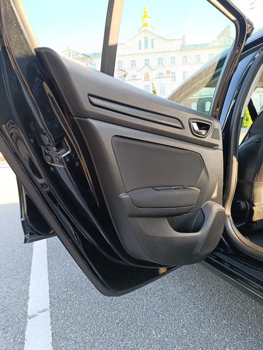 Легковий автомобіль