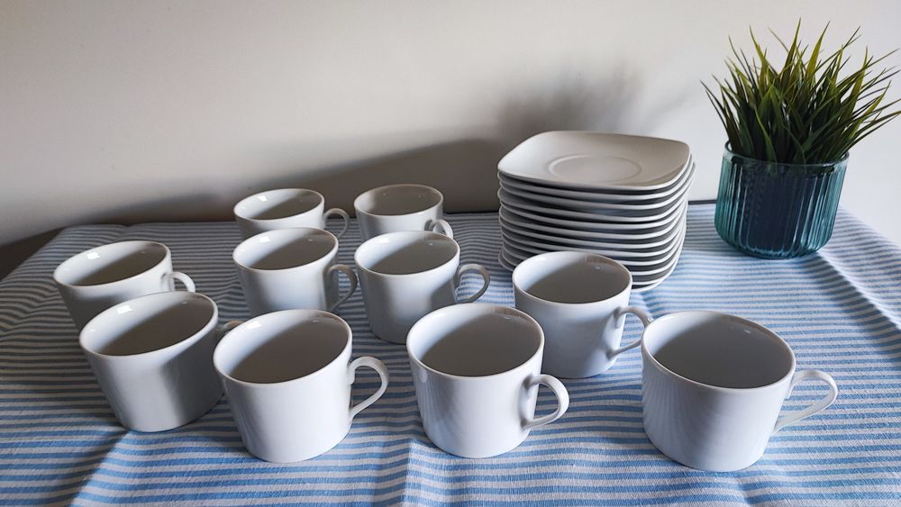 Conjunto lindíssimo de extrema qualidade em branco 10 chávenas e pires
