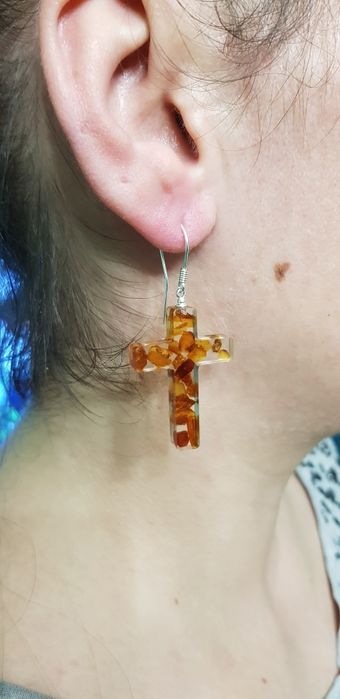 Kolczyki krzyżyk z bursztynem