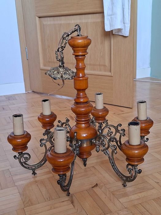 Piękny stary żyrandol