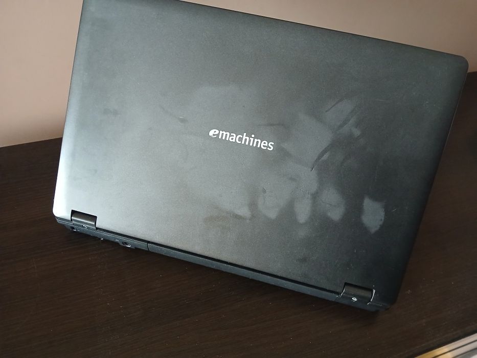 Ноутбук eMachines E528