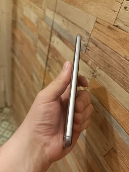 Meizu note 5 3/32gb silver  состояние на фото экран в идеале без выгорания нюансов батарея держит отлично комплект чехол