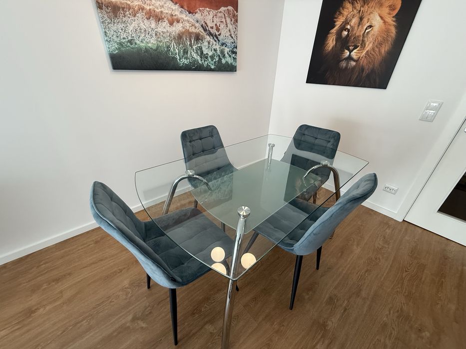 Mesa com cadeiras. Conjunto ou separado
