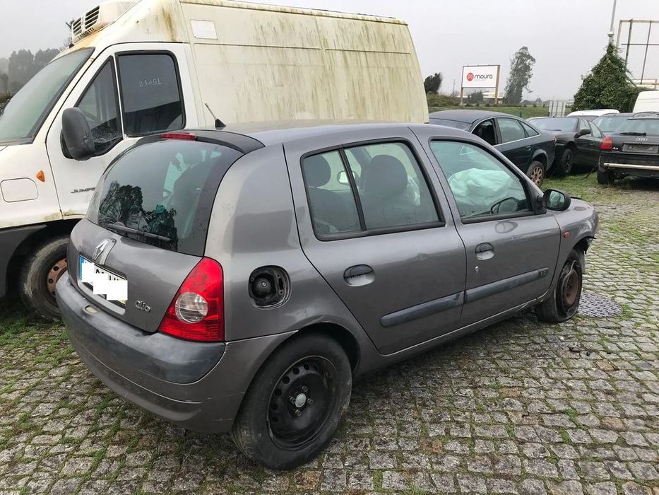Renault Clio II 1.2 5P 2002 - Para Peças