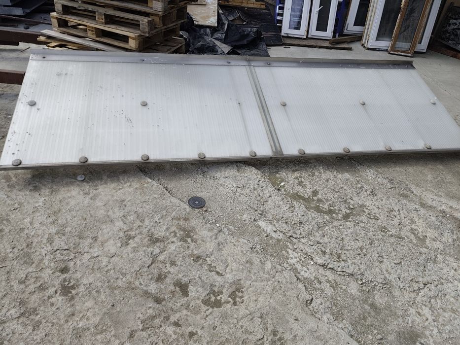 Daszek / zadaszenie ze stali nierdzewnej i poliwęglanu mlecznego