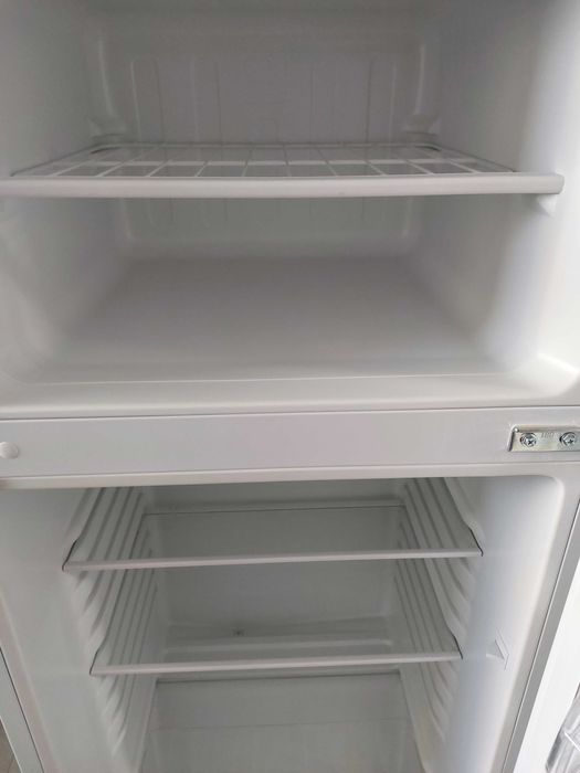 Frigorifico Kunft com congelador separado . No Frost