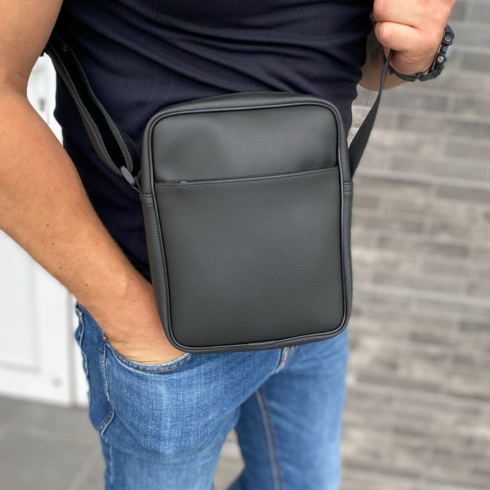 Чоловіча сумка через плече месенджер чорна Triumph