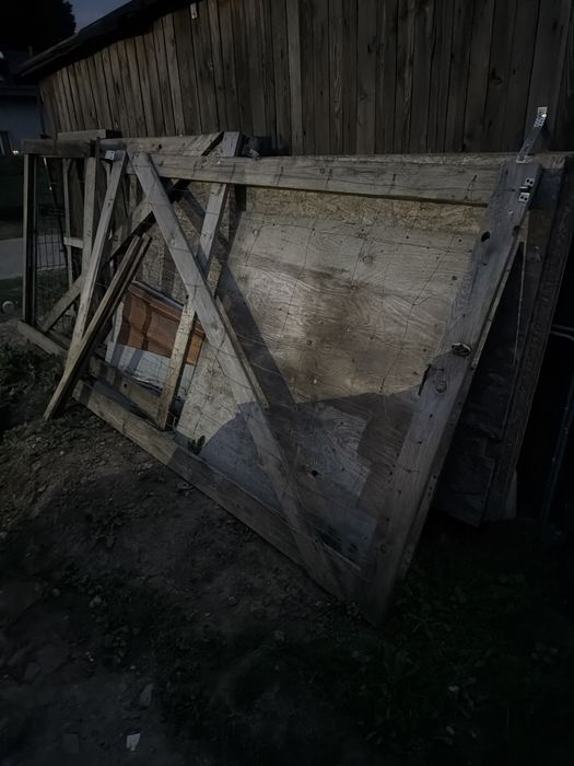 Płot tymczasowy ok 150 mb siatka leśna słupki brama
