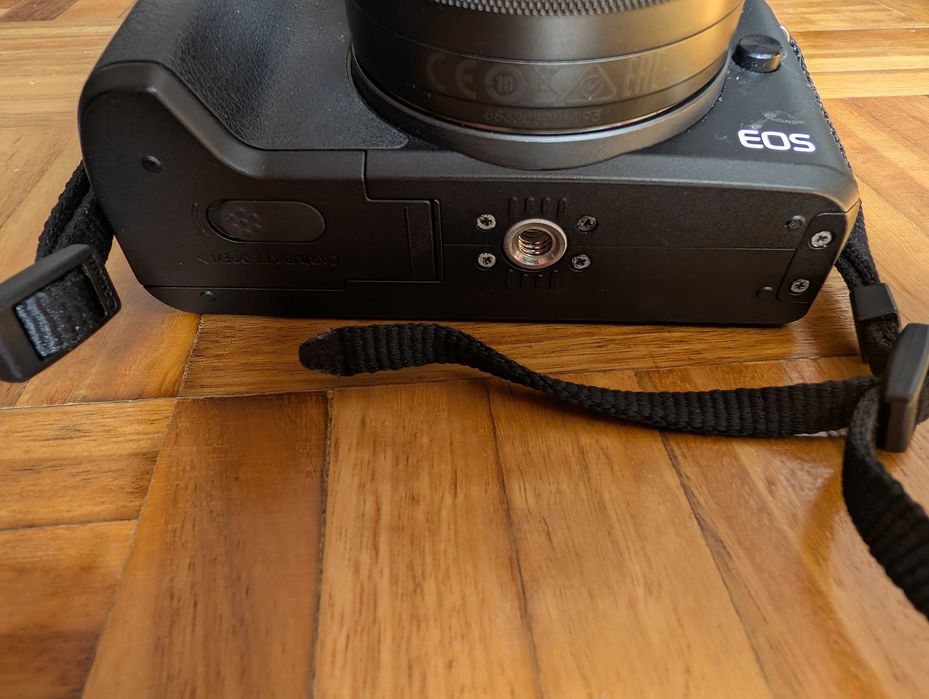 Kit Canon EOS M50 + Lente 15-45mm + Adaptador AC + Extras