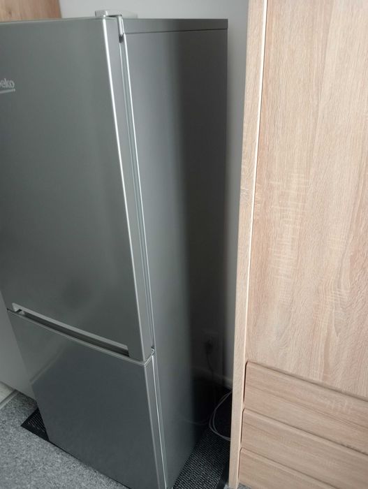 Lodówka Beko CSA240K30SN z zamrażalnikiem dolnym Srebrna