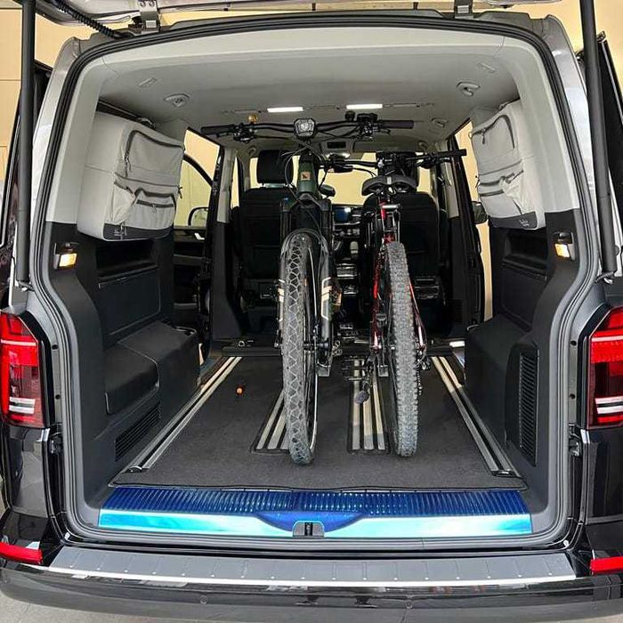 Uchwyt rowerowy do środka auta do busa, System mocowania rowerów wewnątrz auta w aucie Volkswagen VW T5 T6 T6.1 Nowy Multivan Mercedes V klasa Vito