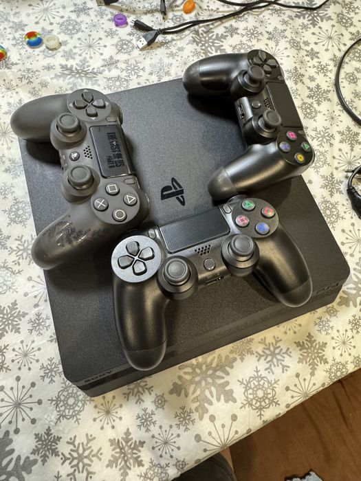 PlayStation 4 slim,1Tb-1000Gb+3джойстика