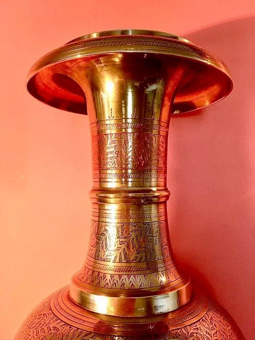 ÂNFORA EM LATÃO - pintura a fogo - anos 60 - 79x22 cm/s