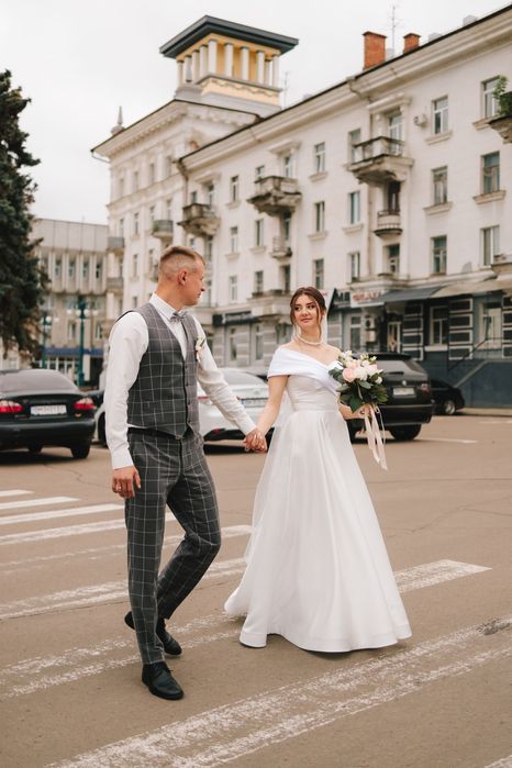 Весільна сукня (атлас)